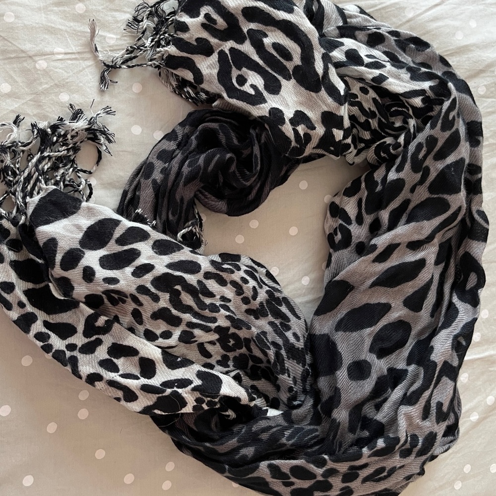 Leopard print ombré scarf